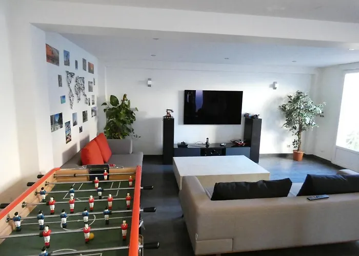 Maison Moderne Et Spacieuse Avec Piscine