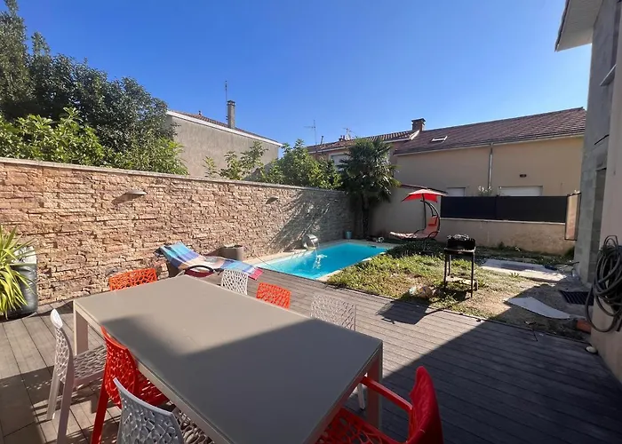 Maison Moderne Et Spacieuse Avec Piscine
