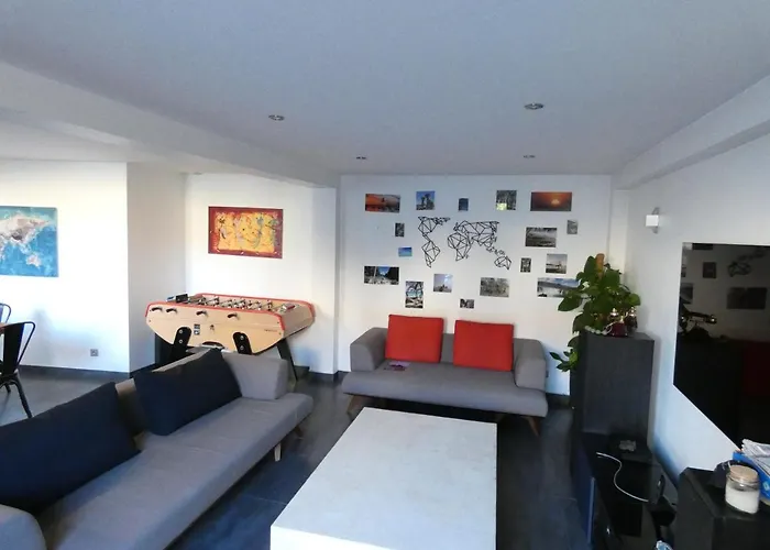 Maison Moderne Et Spacieuse Avec Piscine
