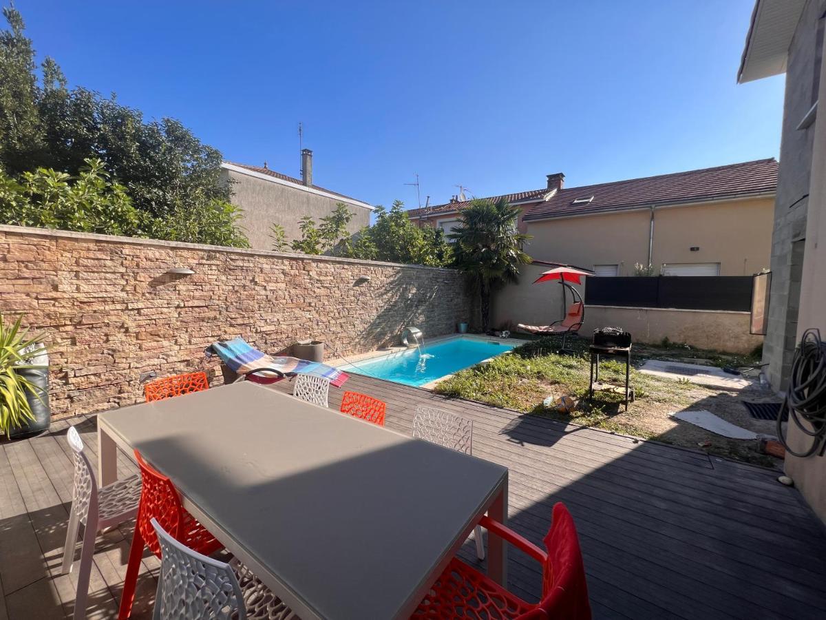 Maison Moderne Et Spacieuse Avec Piscine Villa *