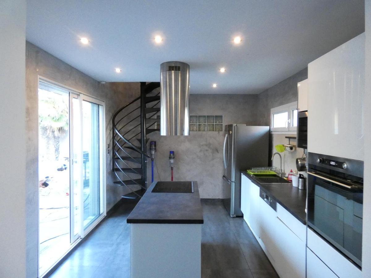Maison Moderne Et Spacieuse Avec Piscine Villa