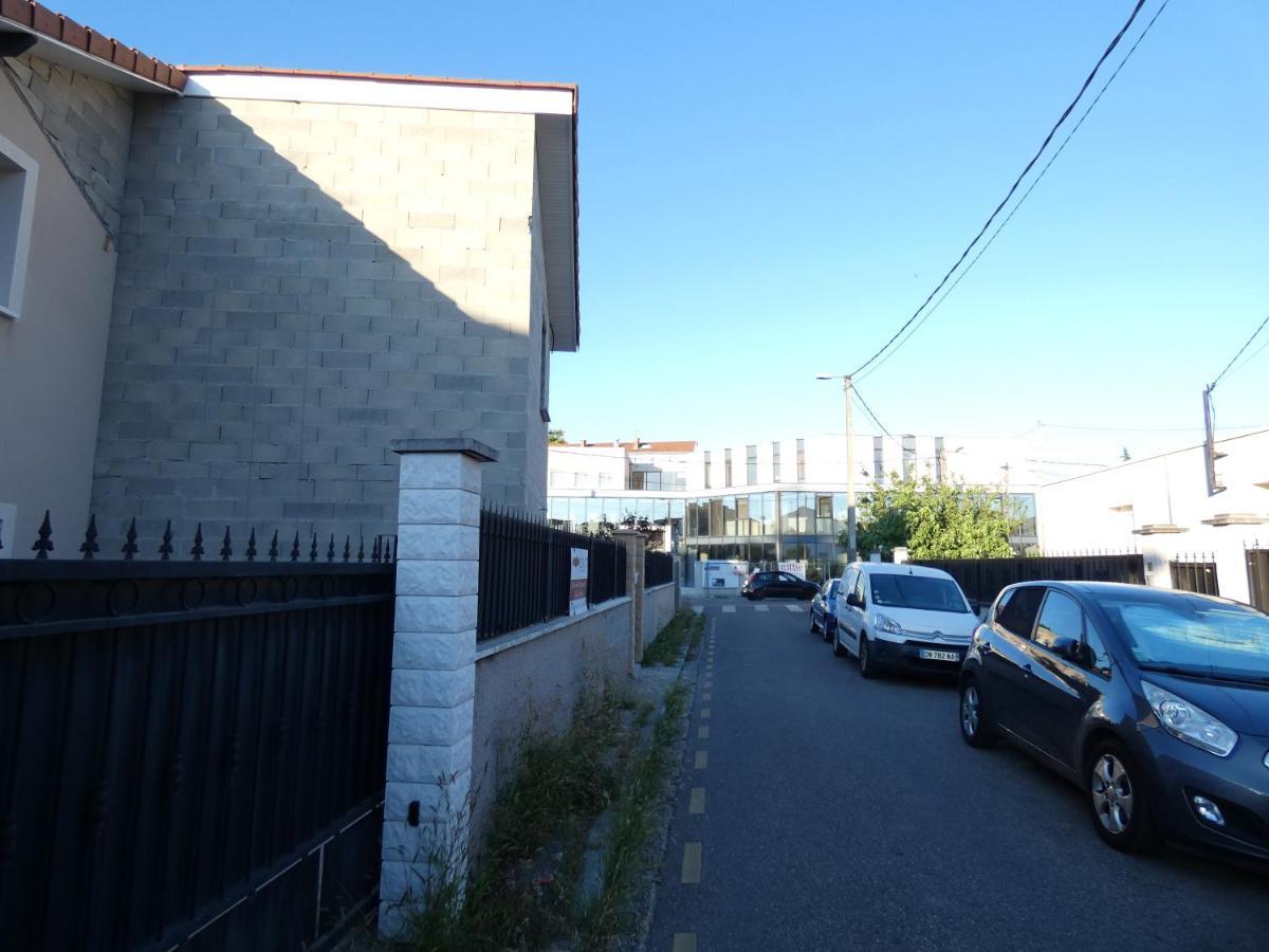 Maison Moderne Et Spacieuse Avec Piscine Villa