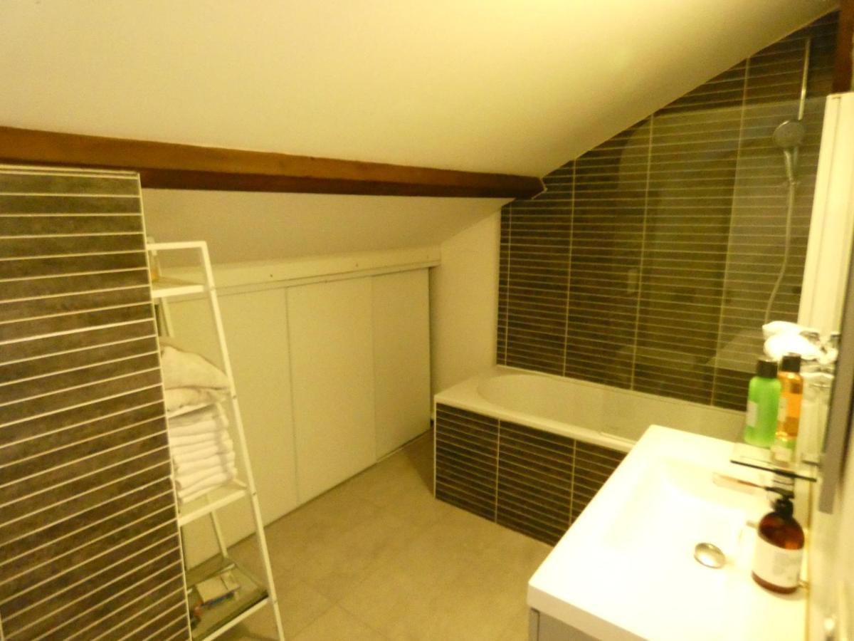 Maison Moderne Et Spacieuse Avec Piscine Villa *