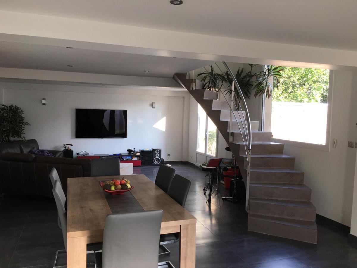 Maison Moderne Et Spacieuse Avec Piscine Villeurbanne