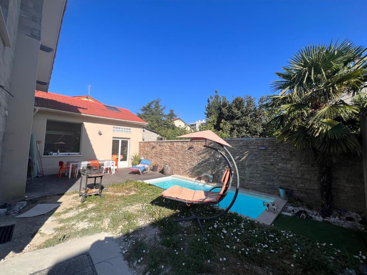 Maison Moderne Et Spacieuse Avec Piscine