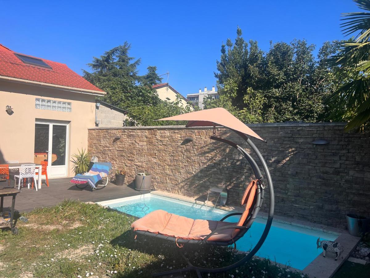 Maison Moderne Et Spacieuse Avec Piscine Villeurbanne